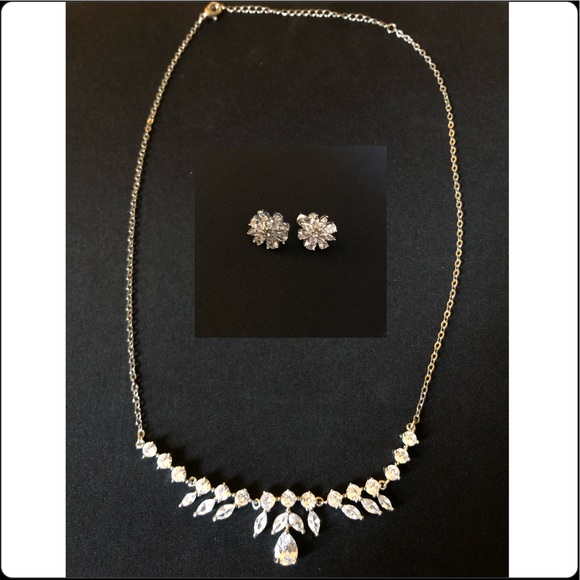 Beautiful Cubic Zirconia Necklace & Earring Jewelry Set - Picture 7 of 7